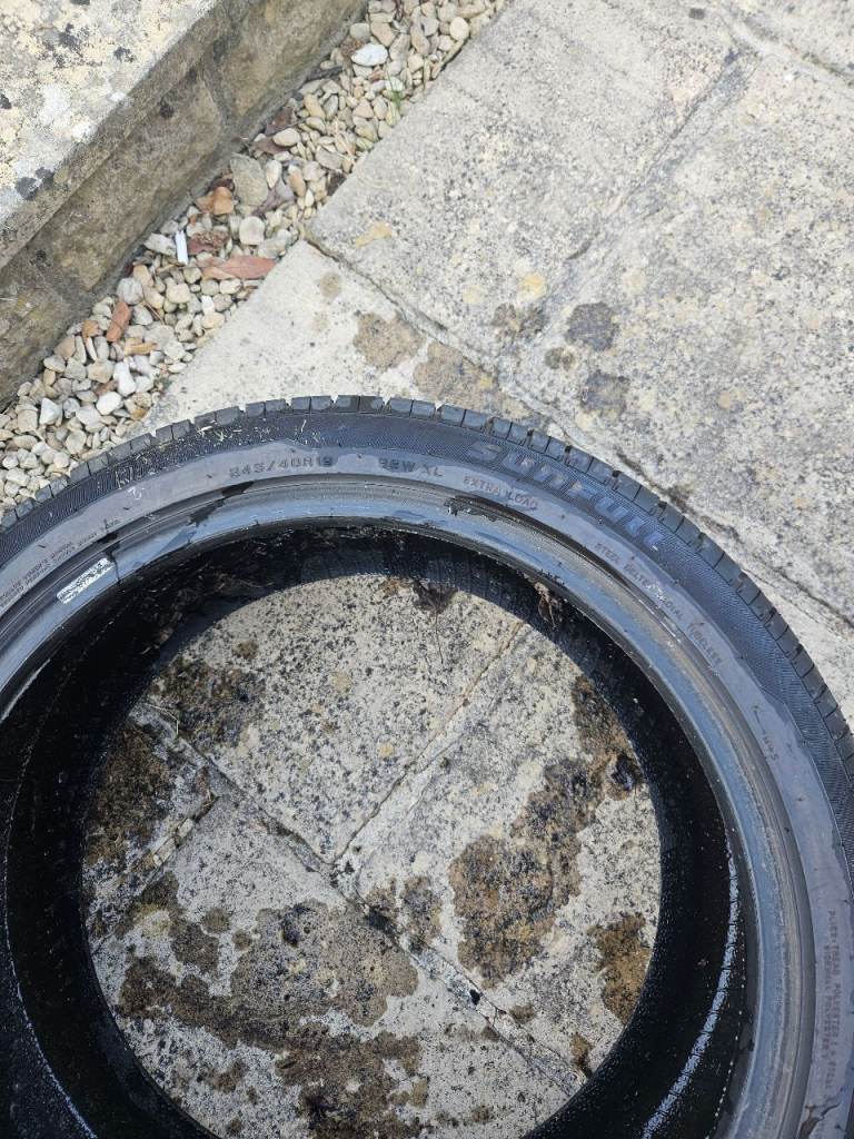 Nearly new 245/40R19 tyre