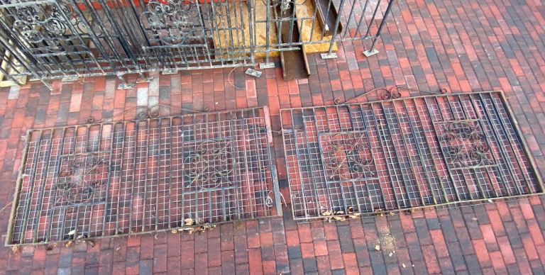 Iron gates 
