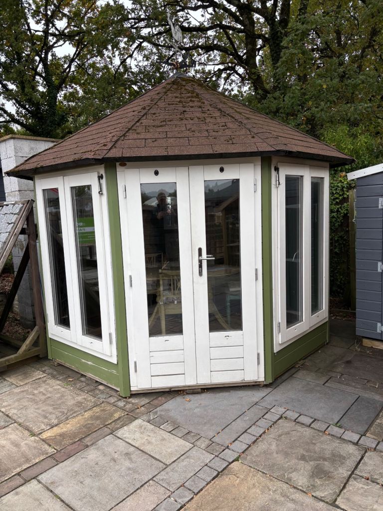 Ex Display Lugarde Octagonal Garden Room