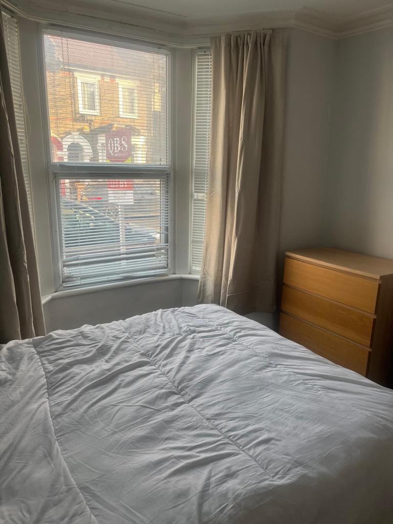 Double room in Edmonton 