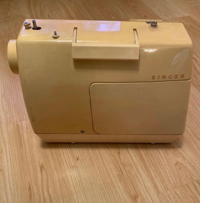 Singer Starlet Sewing Machine – Yellow, Good Condition