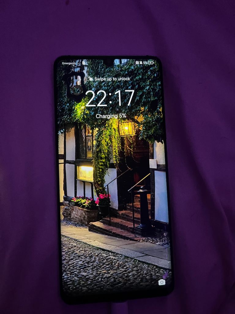Huawei P30 Pro Blue – Fair condition. Damage to screen and camera
