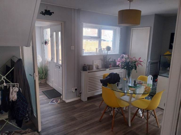 bognor regis to woking/wandsworth london