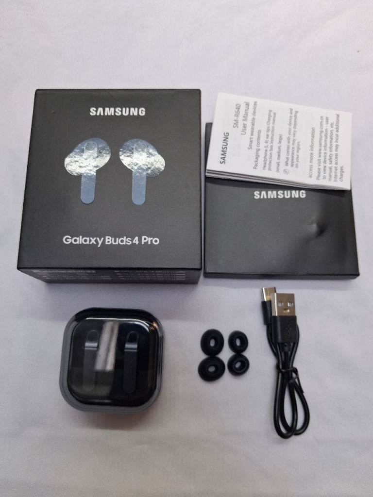Samsung Galaxy Buds 4 Pro Black with charging case