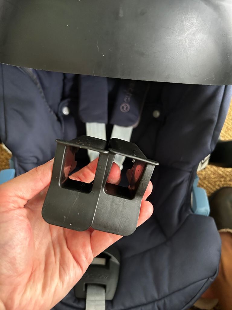 Reduced - Cybex Aton 5 Car Seat and Base (includes isofix clips)