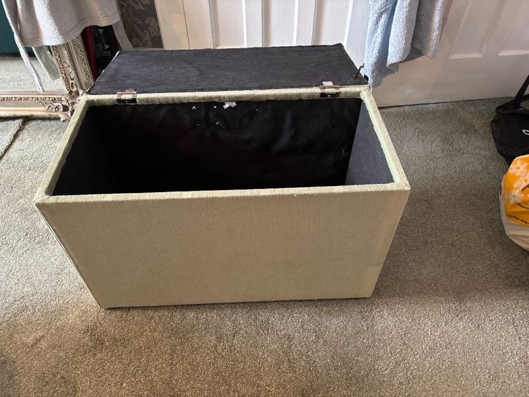 Blanket box green £5