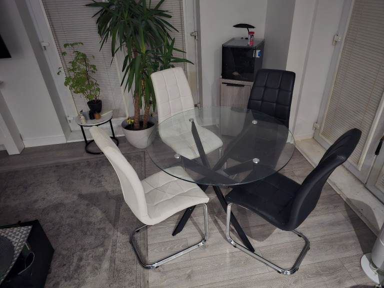 Glass table with faux leather seats. £100 quick sale!!