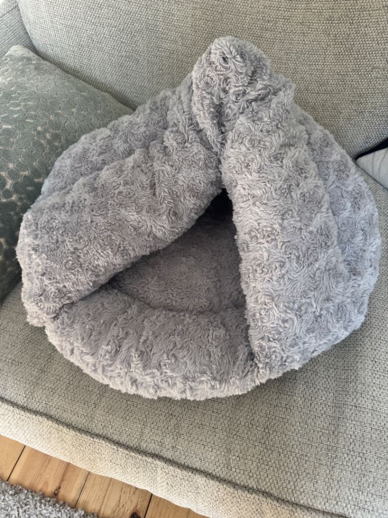 Cat bed 