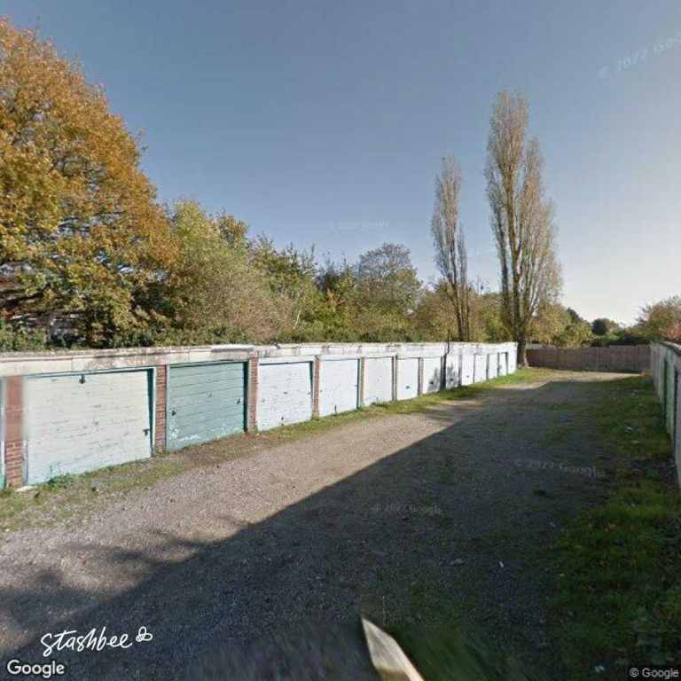 Garage to rent in London (N14) | Stashbee