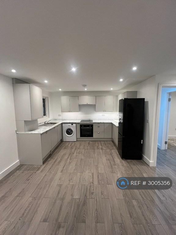 2 bedroom flat in Kimptons Mead, Potters Bar, EN6 (2 bed) (#3005356)