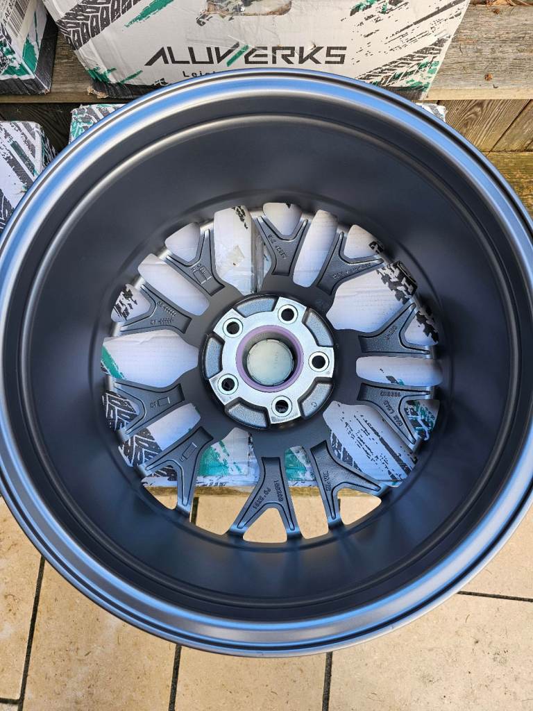 18 Inch x 4 Alloy wheels PCD 5x118