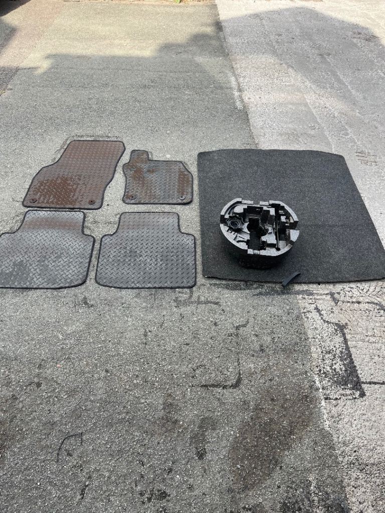 Skoda superb car mats. Skoda boot mat. Skoda superb spare wheel kit. 
