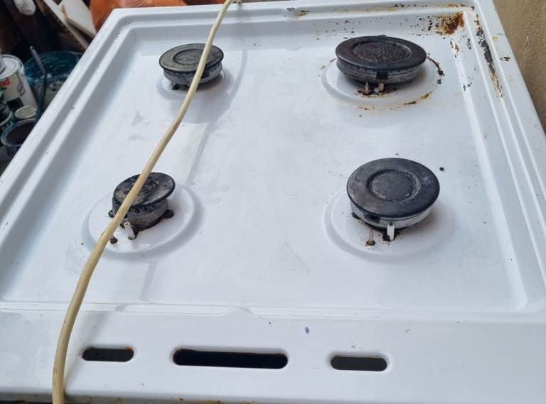 White Freestanding Gas Cooker with Oven – Fair Condition