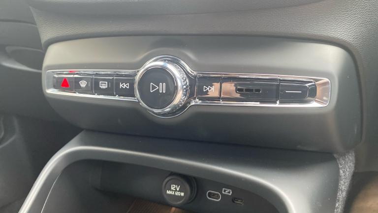 2025 Volvo XC40 2.0 B3P Plus Dark 5dr Auto Petrol Estate Estate Petrol Automatic