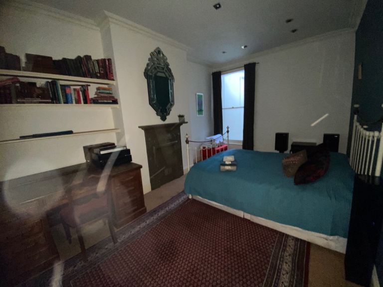 Large south facing room in Victorian Cotham townhouse