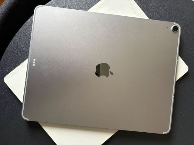 iPad Air 13-inch M3 Wi-Fi + Cellular – 128GB – Space Grey + Apple