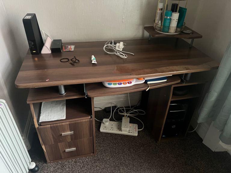 Office desk 