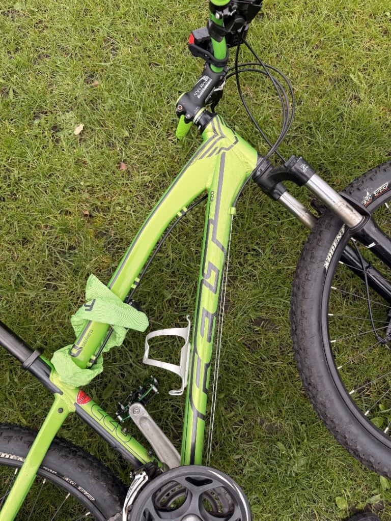 Felt Q220 men’s hard tail mountain bike 
