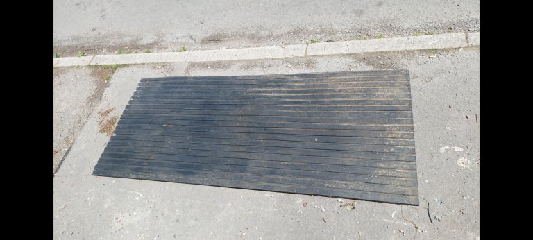 Heavy duty rubber gym flooring mats