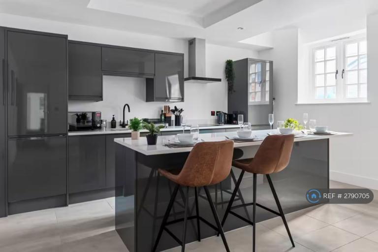 2 bedroom flat in Long Row, Nottingham, NG1 (2 bed) (#2790705)