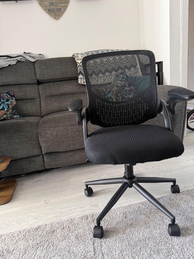 Black Mesh Office Chair with Armrests – Good Condition