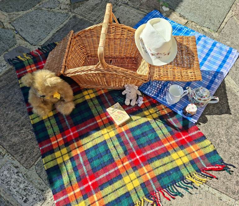 Beautiful Wicker two side opening Wicker Picnic Basket
