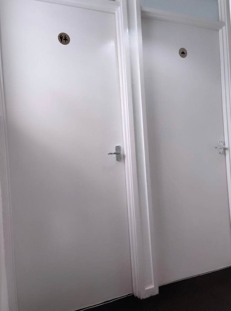 3 bedroom house RUNNING AIRBNB FULLY FURNISHED NEAR BIRMIMGHAM AIRPORT see listing 