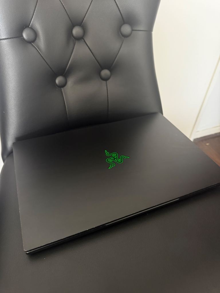 Razer Blade 15 Advanced (2021) – RTX 3070, i7, 16GB RAM, 1TB SSD