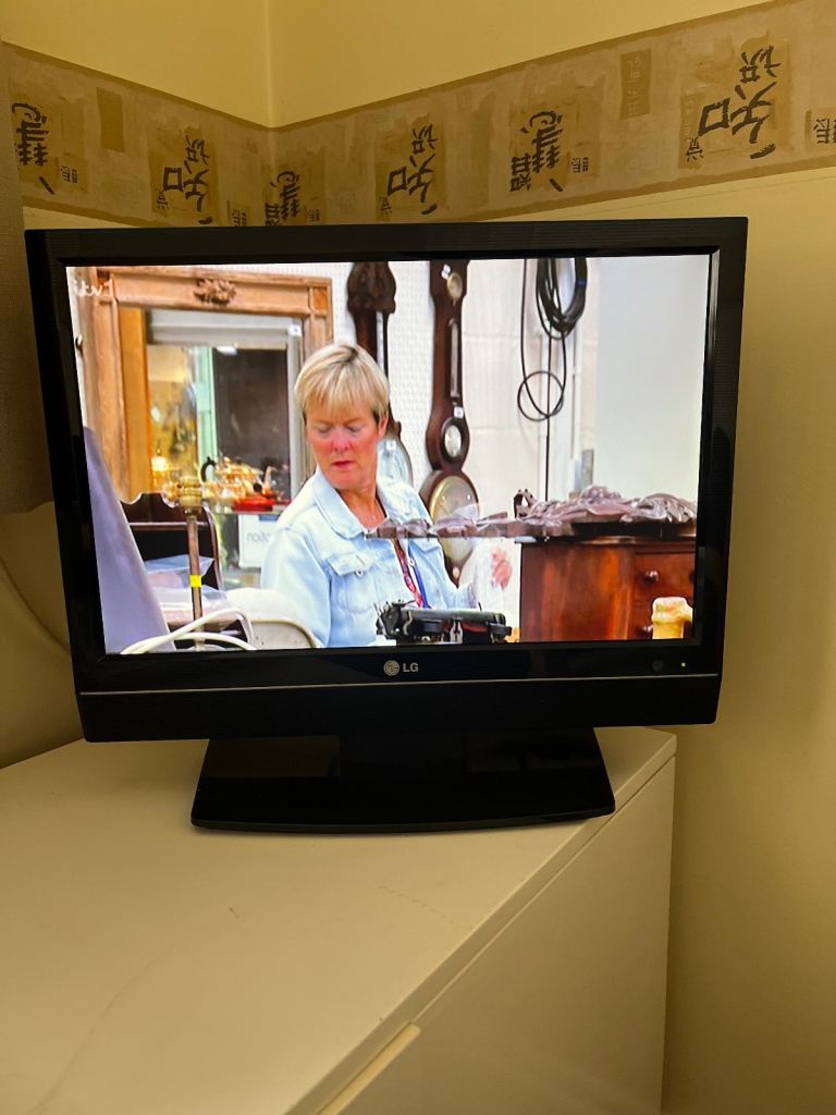 LG 19”TV with remote