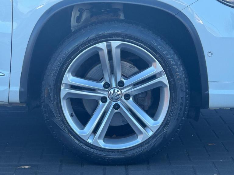 2015 Volkswagen Tiguan 2.0 TDI BlueMotion Tech R-Line DSG 4WD Euro 6 (s/s) 5dr ESTATE Diesel Auto...