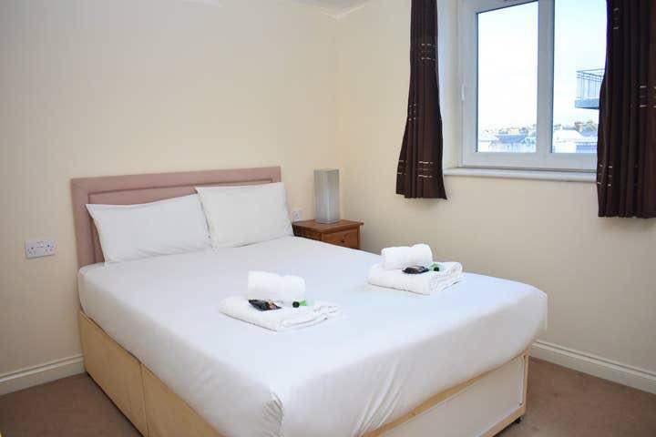 2 bed flat for rental,15/3/26
