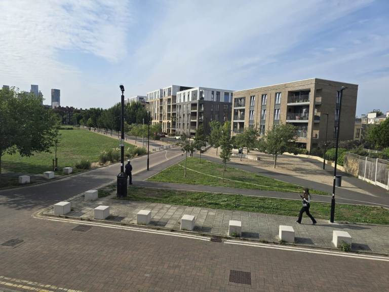 A bright, double room available Short-term 