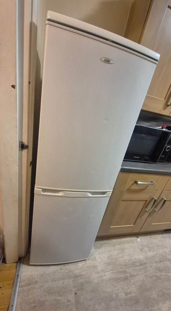 Stand up logik fridge freezer