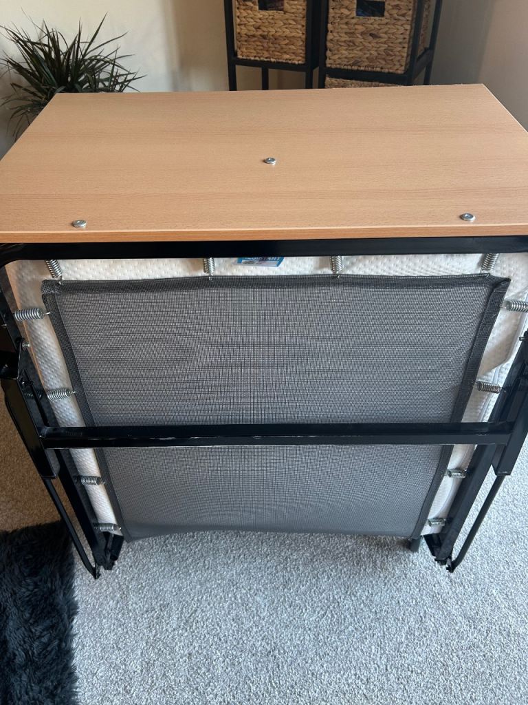 Jay bee supreme folding bed with topper