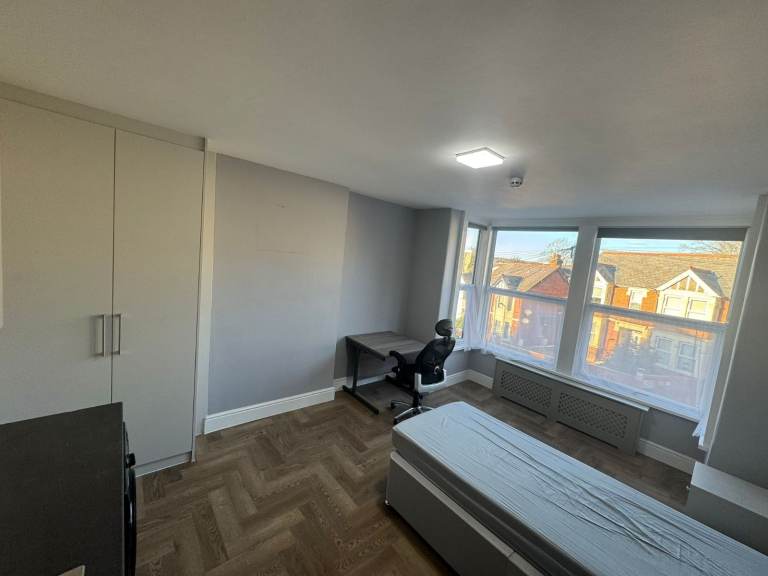 Furnished studio Flat in-High Wycombe (HP13)