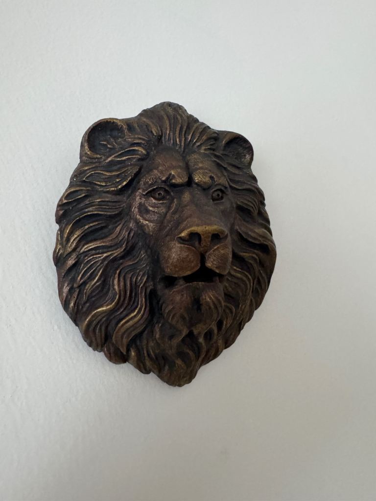 Vintage-Style Lion Head Wall Decor 