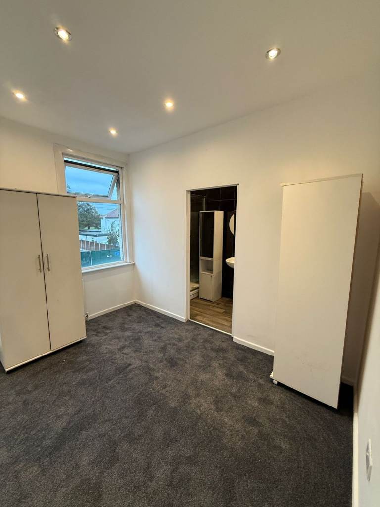 4-Bedroom House to Rent – IG1 