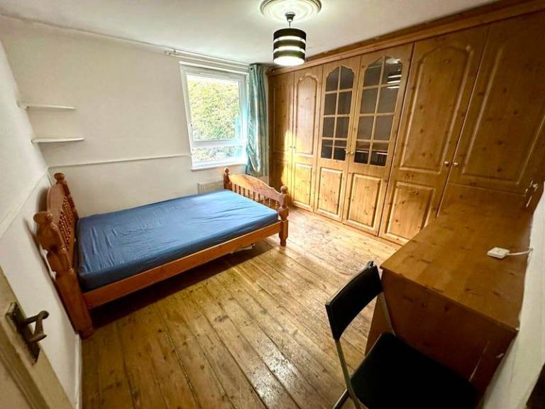💜 Large Double Room – Bills Included | Commercial Rd E1 2BT | Near Aldgate East Station 🏡