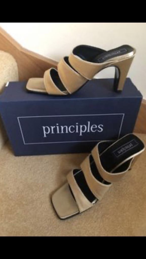 Ladies Heels size 4 