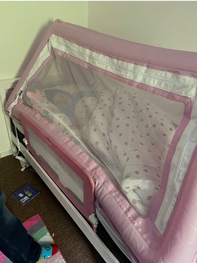 Safe Place Bed (pink), electric pump and travel bag for SEND
