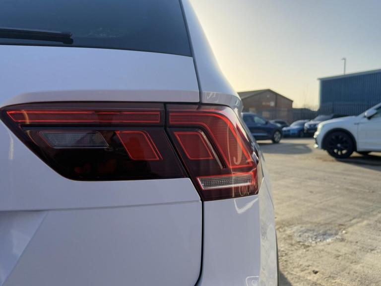 2021 Volkswagen Tiguan 1.5 TSI R-Line SUV 5dr Petrol DSG Euro 6 (s/s) (150 ps) SUV Petrol Automatic