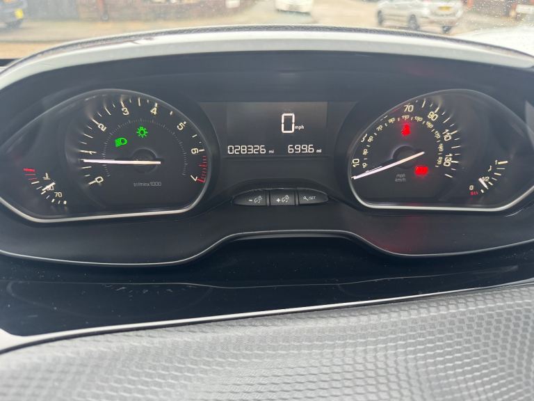 Peugeot, 208, Hatchback, 2018, Manual, 1199 (cc), 5 doors