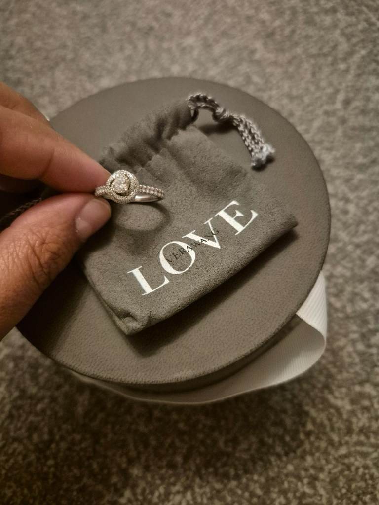 Vera wang love collection diamond ring