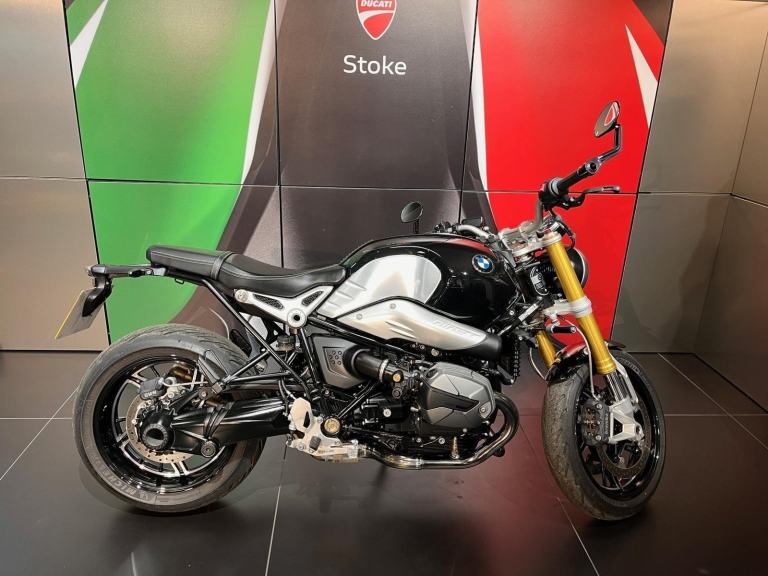 BMW R NINE T R 9T 2023 LOW MILEAGE STUNNING BIKE READY TO GO