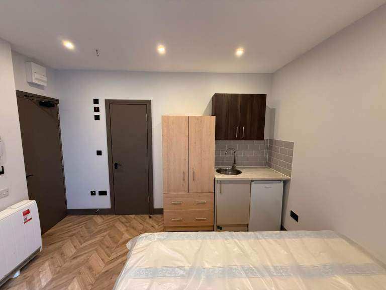 DSS ACCEPTED - Studio Flat Available in Colham Ave, Yiewsley, West Drayton UB7