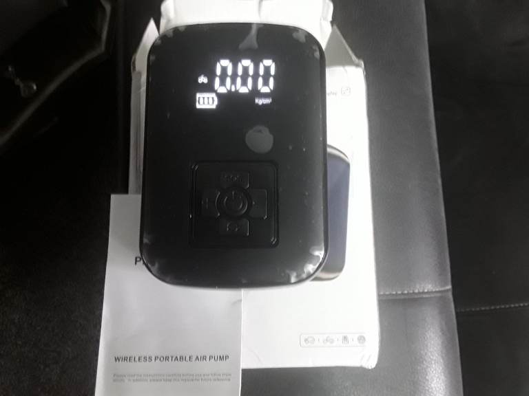 Vehicle tyre inflater as digital display rechargable cordless new