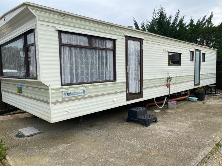 2 bed room static caravan 37x12 £850 PM