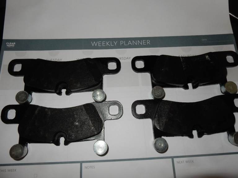 Rear axle break pad set (full axle) and wear indicator leads