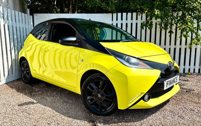 CAN'T GET CREDIT? CALL US! Toyota Aygo 1.0 VVT-i x-cite 3 Bi-tone Yellow- £99 DEPOSIT, £50 PER WEEK