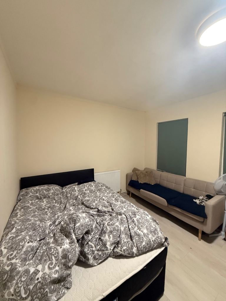 Double room in Buckhurst Hill 